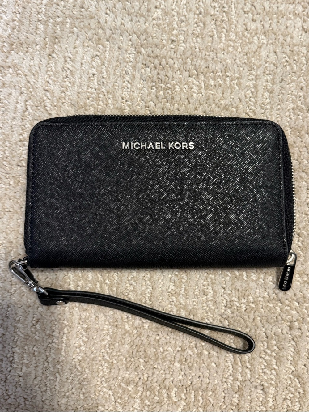 Michael Kors Black Jet Set Travel Medium Zip around wallet